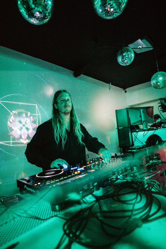 TVLI x Fritzi behind the decks
